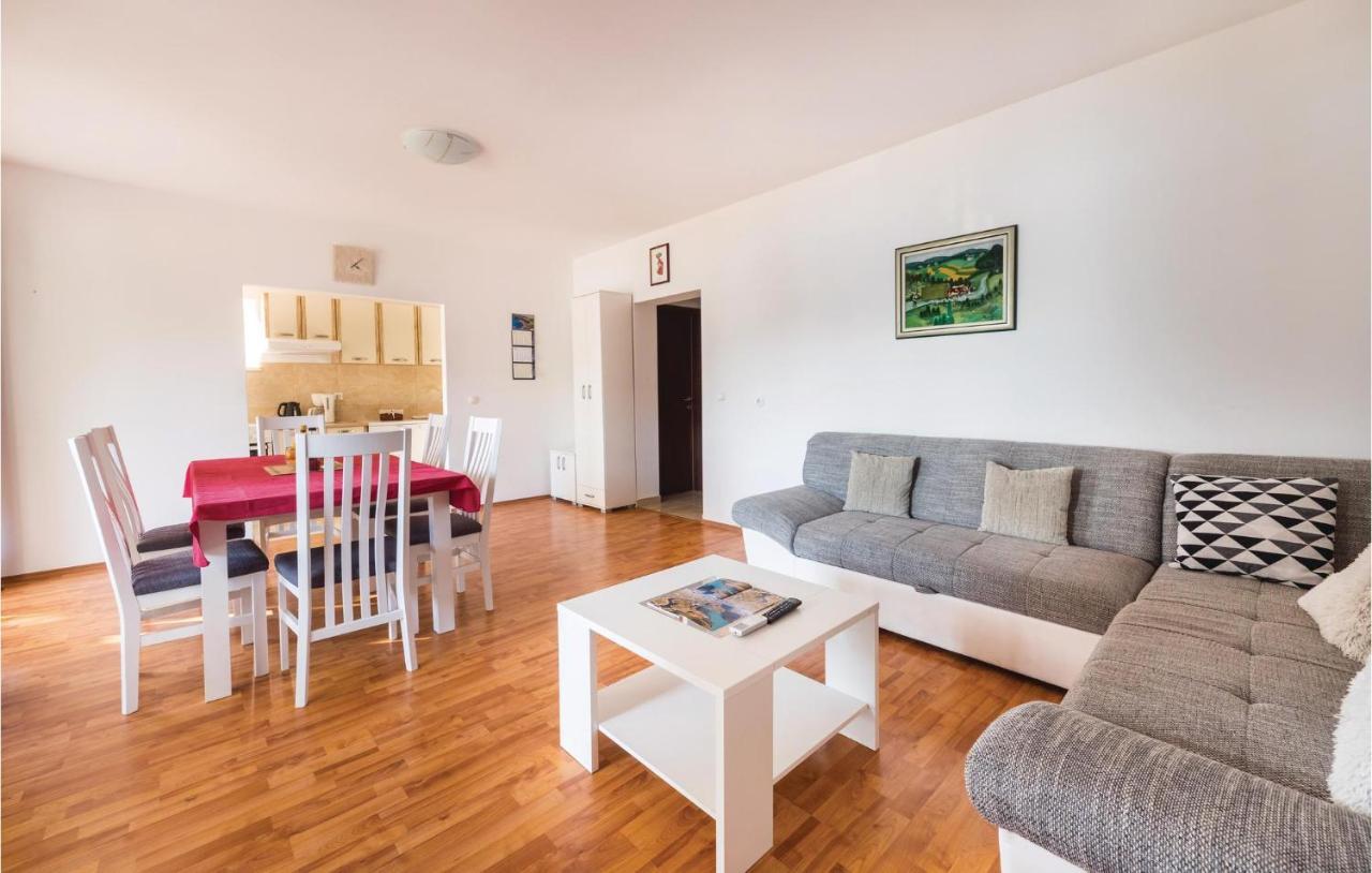 Cozy Apartment In Blace With Wifi Exterior photo