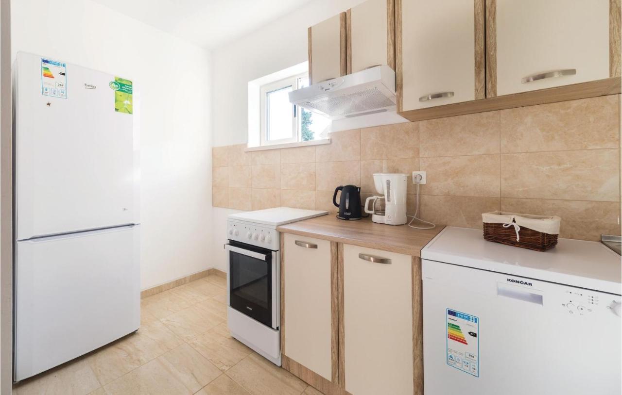 Cozy Apartment In Blace With Wifi Exterior photo