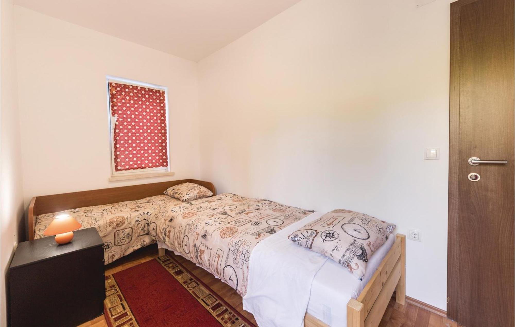 Cozy Apartment In Blace With Wifi Exterior photo